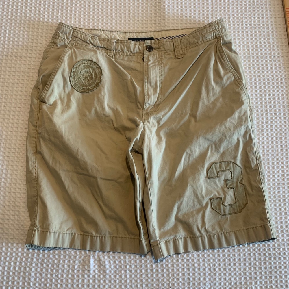 Tommy Hilfiger Mens Khaki Chino Shorts Tan Collegiate Patch Size 34 9in Inseam